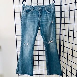 American Eagle Distressed Flare Jeans. 8 Short.